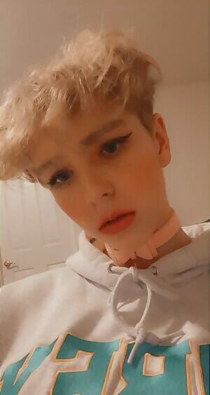 Made my enslaved Sissy blow you a kiss for a happy Sunday 💋 if you want me to make her do any requests just let me know she is nothing but a sex object now