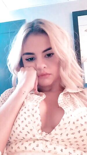 Blonde Selena Gomez's tits are as gorgeous as ever