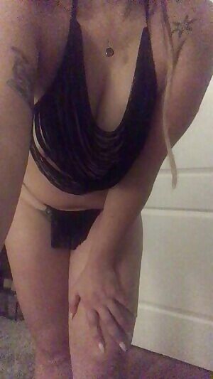 i love a good thong all the way up my ass 😏