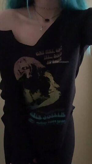 haven’t posted on here in a while ❤️❤️ make my ass red? 😉