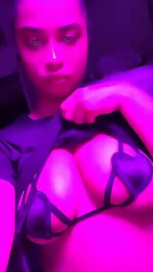 Sexy Busty 18 year old Baddie