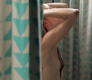 Taylor Schilling&Laura Prepon-Orange Is the New Black