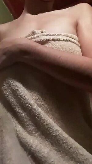 Fresh tits out of the shower 🔥
