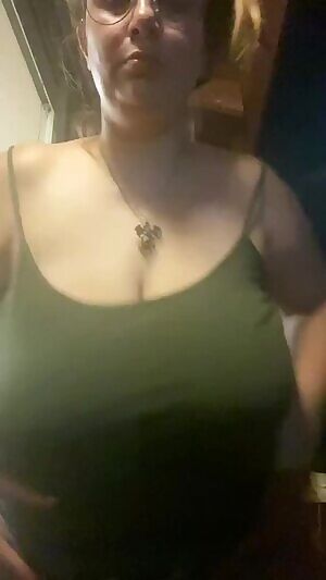 Big titty bounce for you