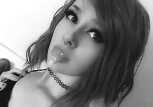 I’ll be your pretty little slut 💞😇