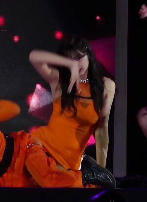 Everglow - Aisha hot body