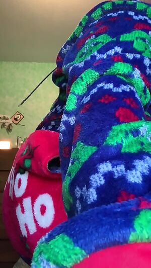 Would you unwrap me for christmas? 🎁