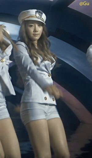 Girls Generation - Taeyeon Cameltoe