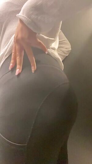 Who doesn’t love a girl with a at ass 💕